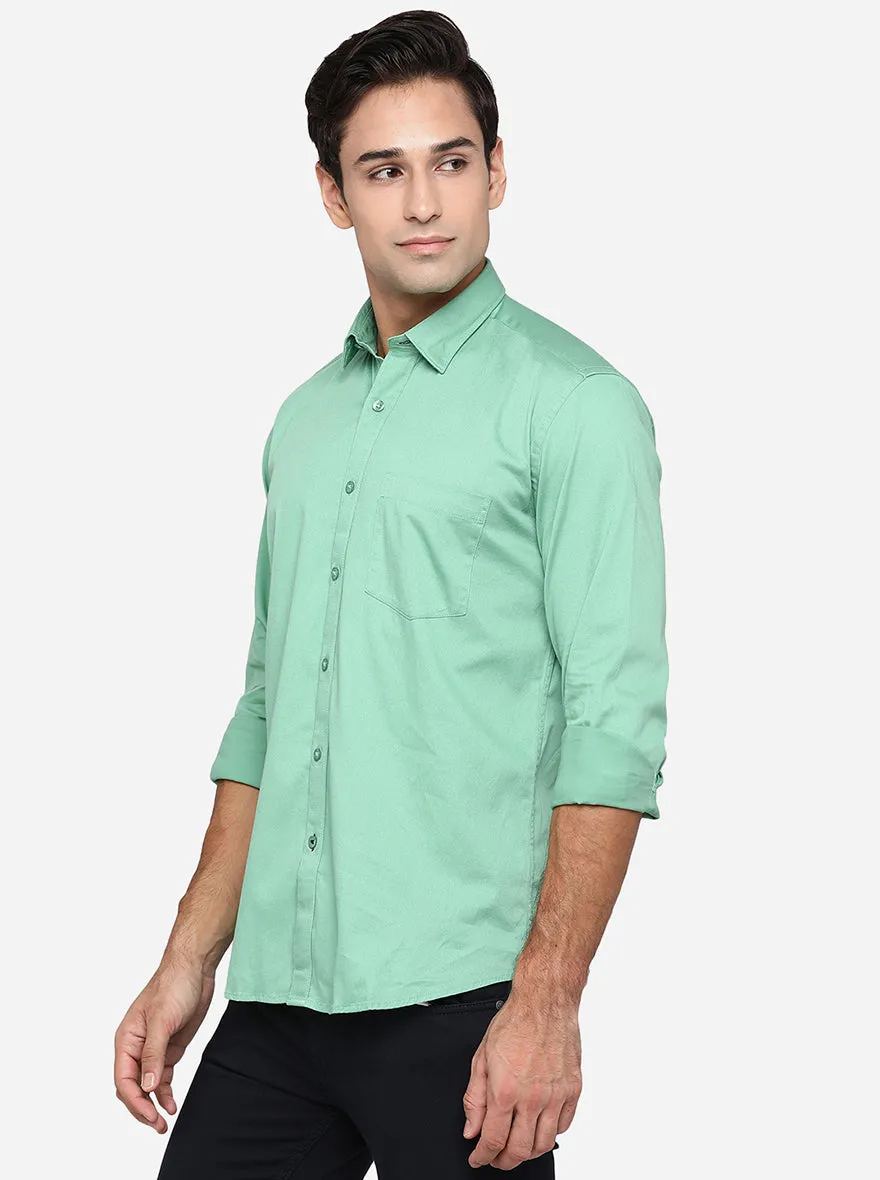 Fern Green Solid Slim Fit Casual Shirt | JadeBlue