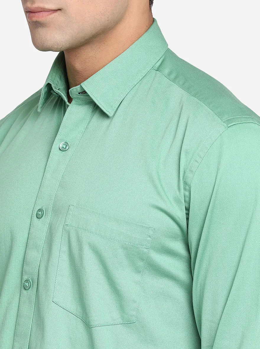 Fern Green Solid Slim Fit Casual Shirt | JadeBlue