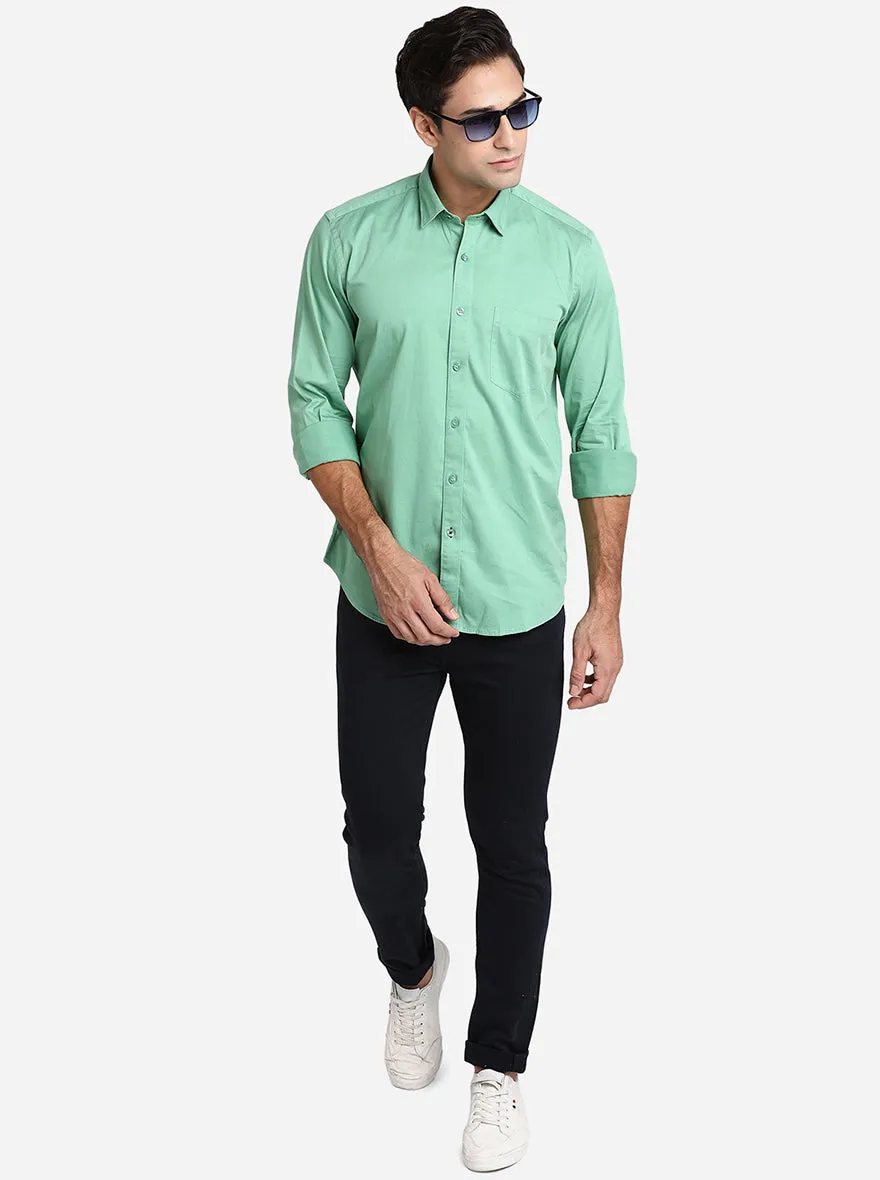 Fern Green Solid Slim Fit Casual Shirt | JadeBlue